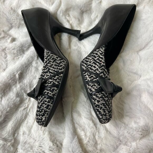 Apostrophe Heels  - Picture 4 of 10